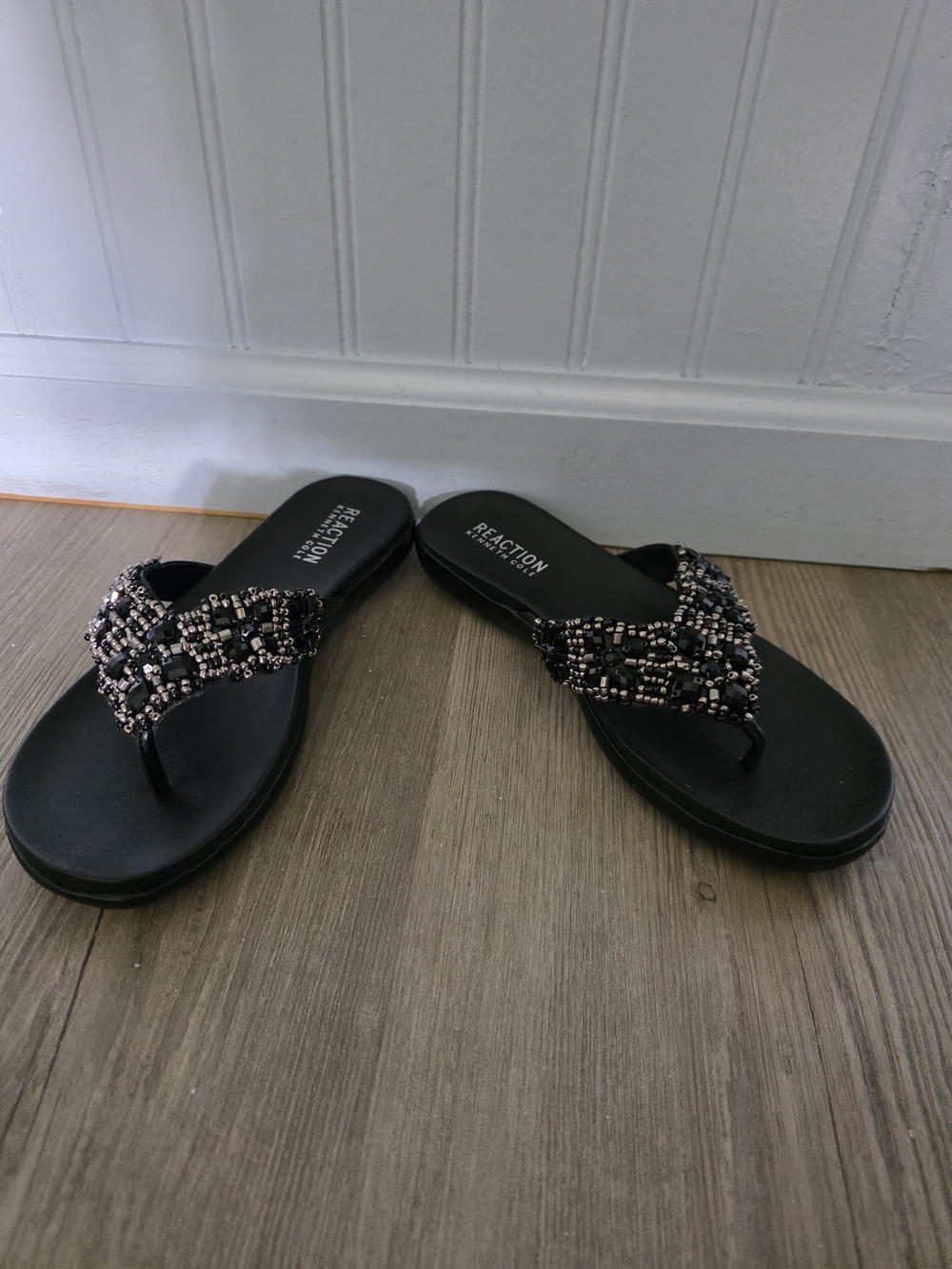 Kenneth Cole Reaction Black Beaded Thong Sandals
